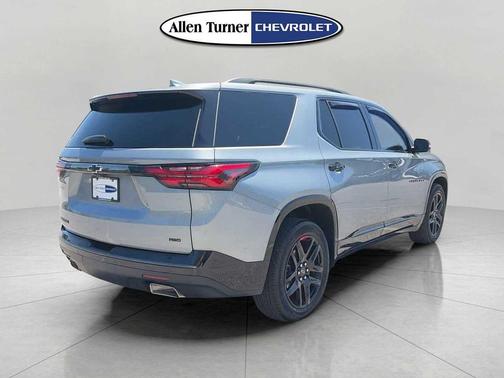 Sterling Gray Metallic 2023 Chevrolet Traverse Premier