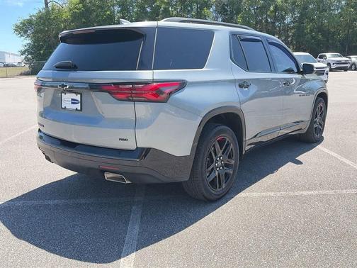 Sterling Gray Metallic 2023 Chevrolet Traverse Premier
