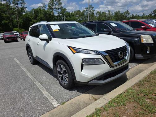 Pearl White Tricoat 2021 Nissan Rogue SV