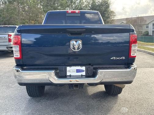 2022 RAM 2500 Tradesman Crew Cab 4x4 6'4' Box