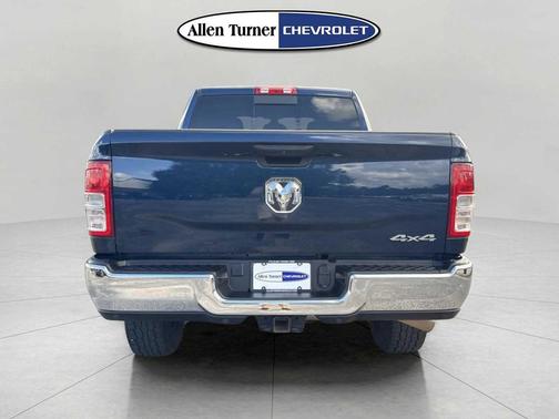 2022 RAM 2500 Tradesman Crew Cab 4x4 6'4' Box