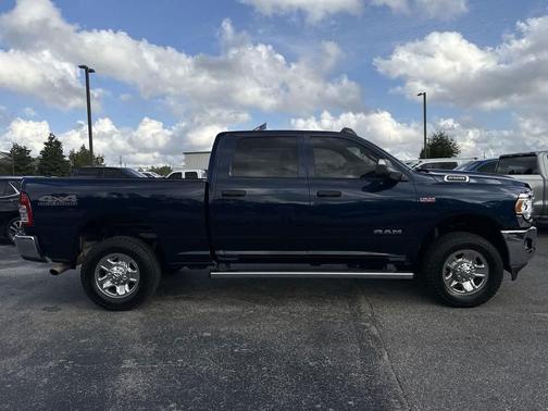 2022 RAM 2500 Tradesman Crew Cab 4x4 6'4' Box