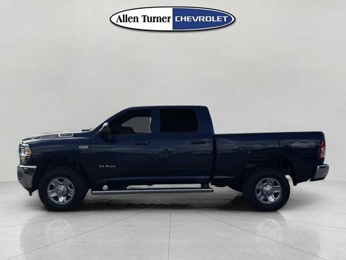 2022 RAM 2500 Tradesman Crew Cab 4x4 6'4' Box