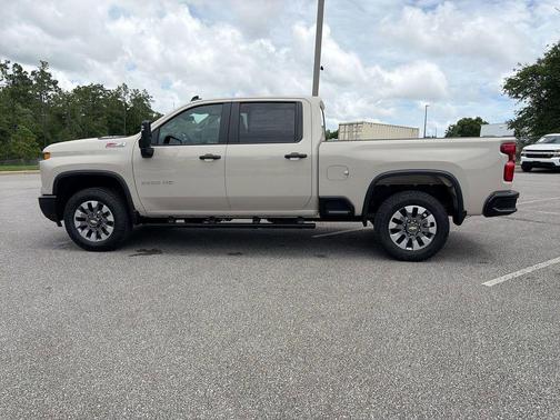 White Sands 2026 Chevrolet Silverado 2500 Custom