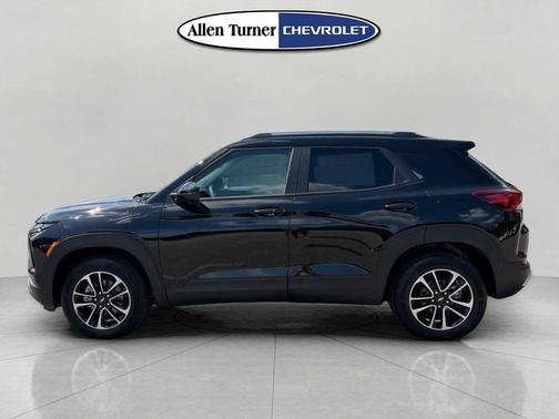 Mosaic Black Metallic 2026 Chevrolet Trailblazer LT