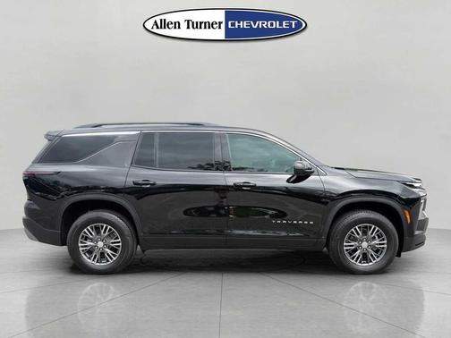 Mosaic Black Metallic 2026 Chevrolet Traverse LT