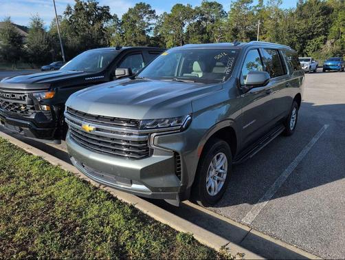 2023 Chevrolet Suburban LT