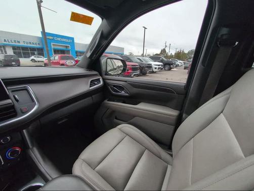 2023 Chevrolet Suburban LT