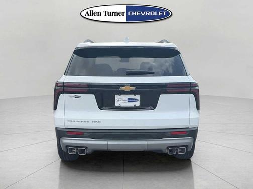 Summit White 2026 Chevrolet Traverse LT