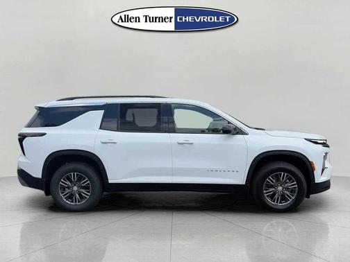 Summit White 2026 Chevrolet Traverse LT