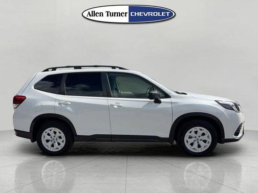 Crystal White Pearl 2022 Subaru Forester Base