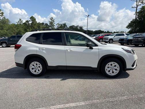 Crystal White Pearl 2022 Subaru Forester Base