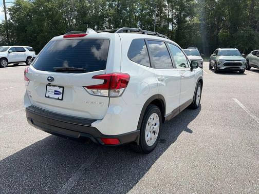 Crystal White Pearl 2022 Subaru Forester Base