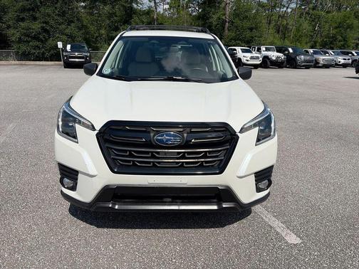 Crystal White Pearl 2022 Subaru Forester Base
