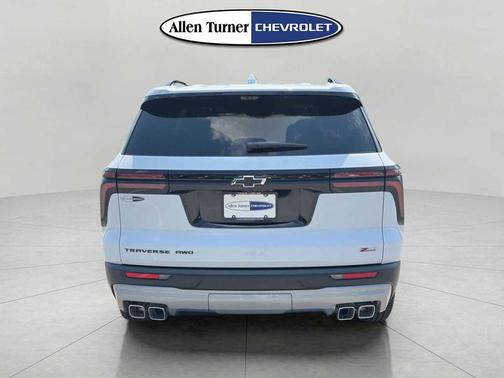 Polar White Tricoat 2026 Chevrolet Traverse AWD Z71