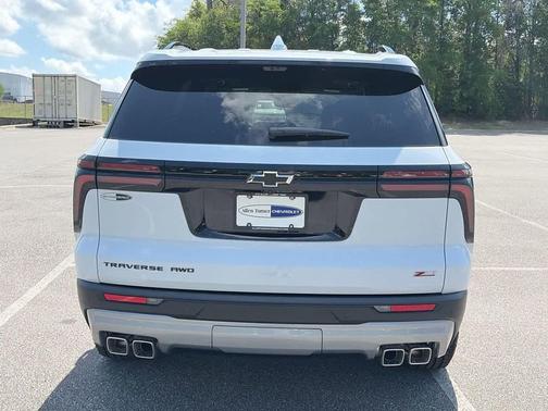 Polar White Tricoat 2026 Chevrolet Traverse AWD Z71