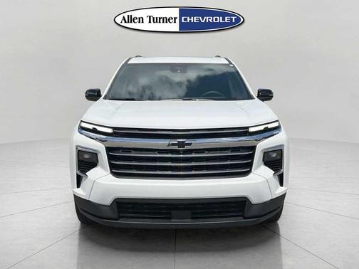 Summit White 2026 Chevrolet Traverse LT