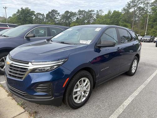 Blue Glow Metallic 2022 Chevrolet Equinox LS