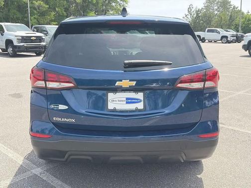 Blue Glow Metallic 2022 Chevrolet Equinox LS