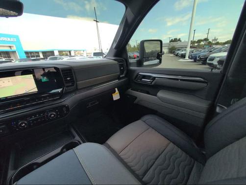 2025 Chevrolet Silverado 2500 4WD Crew Cab Standard Bed ZR2