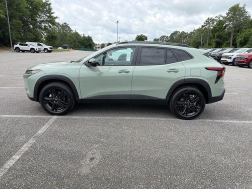 Cacti Green 2026 Chevrolet Trax FWD ACTIV