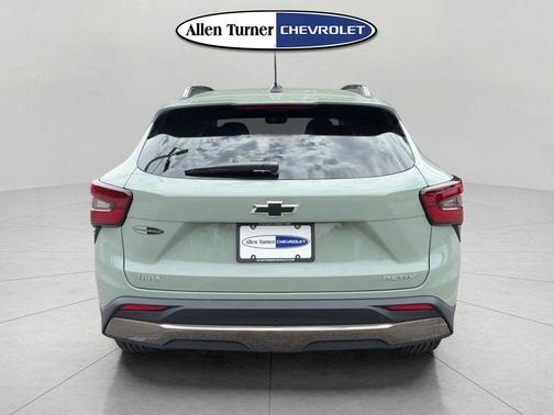 Cacti Green 2026 Chevrolet Trax FWD ACTIV