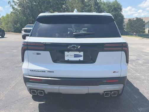 Polar White Tricoat 2026 Chevrolet Traverse AWD Z71