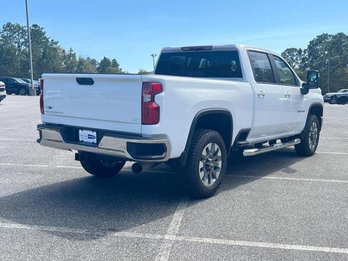 Summit White 2026 Chevrolet Silverado 3500 LT