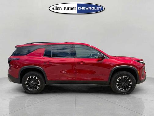 Radiant Red Tintcoat 2026 Chevrolet Traverse AWD Z71