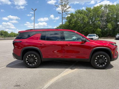 Radiant Red Tintcoat 2026 Chevrolet Traverse AWD Z71