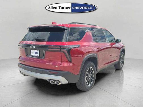 Radiant Red Tintcoat 2026 Chevrolet Traverse AWD Z71
