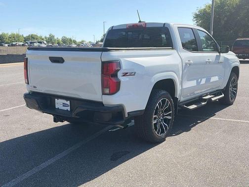 Summit White 2025 Chevrolet Colorado Z71