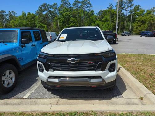 Summit White 2025 Chevrolet Colorado Z71