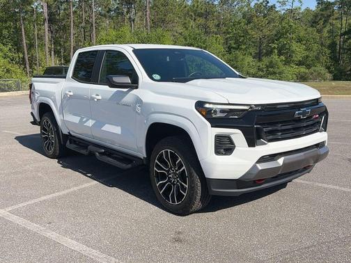 Summit White 2025 Chevrolet Colorado Z71