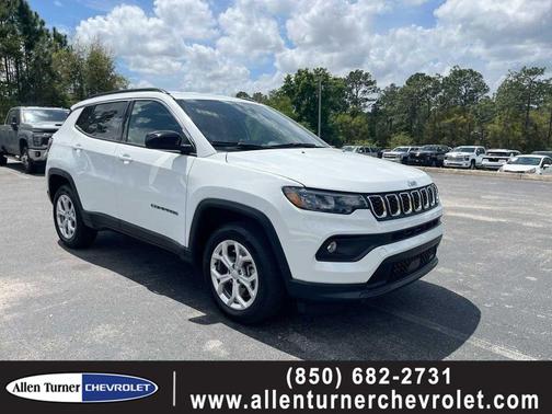 Bright White Clearcoat 2024 Jeep Compass Latitude