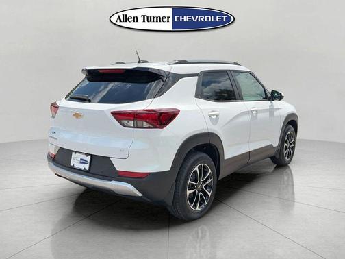 Summit White 2026 Chevrolet Trailblazer LT