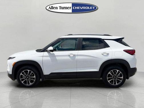 Summit White 2026 Chevrolet Trailblazer LT