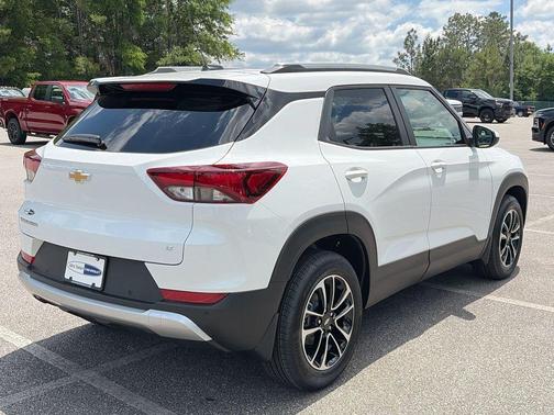 Summit White 2026 Chevrolet Trailblazer LT