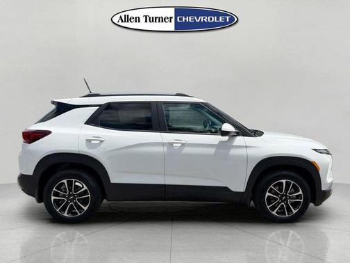 Summit White 2026 Chevrolet Trailblazer LT