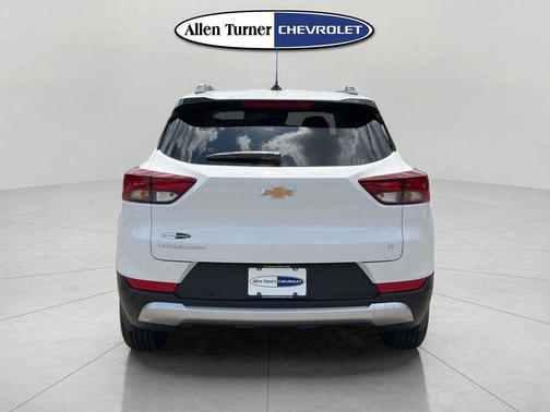 Summit White 2026 Chevrolet Trailblazer LT
