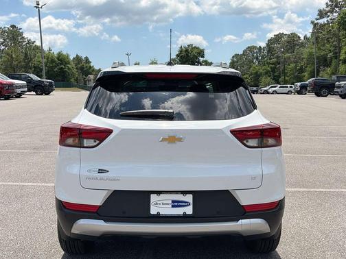 Summit White 2026 Chevrolet Trailblazer LT