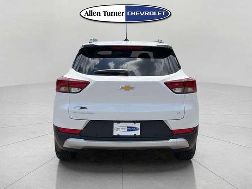 Summit White 2026 Chevrolet Trailblazer LT