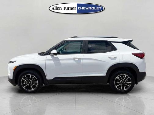Summit White 2026 Chevrolet Trailblazer LT