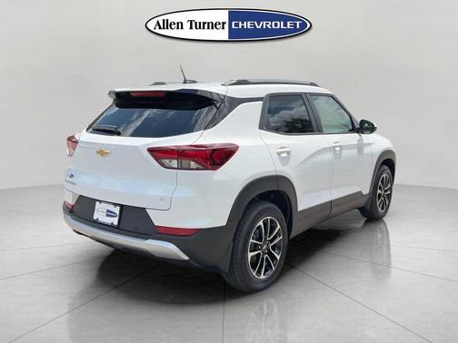 Summit White 2026 Chevrolet Trailblazer LT
