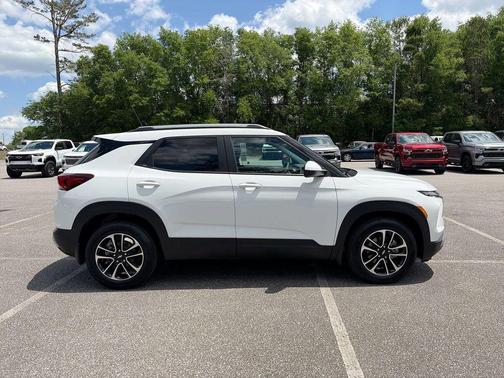 Summit White 2026 Chevrolet Trailblazer LT