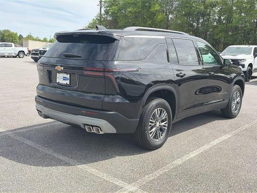 Mosaic Black Metallic 2026 Chevrolet Traverse LT
