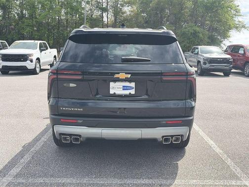 Mosaic Black Metallic 2026 Chevrolet Traverse LT