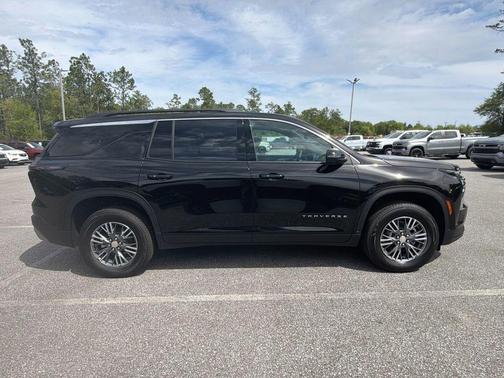 Mosaic Black Metallic 2026 Chevrolet Traverse LT