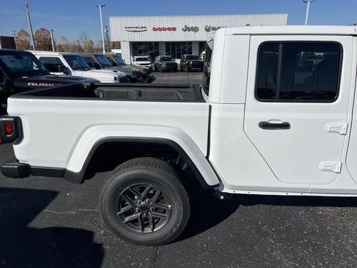 2026 Jeep Gladiator Sport