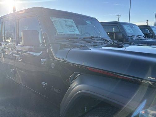 2026 Jeep Gladiator Sport